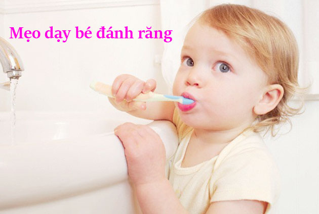 Mẹo dạy bé đánh răng